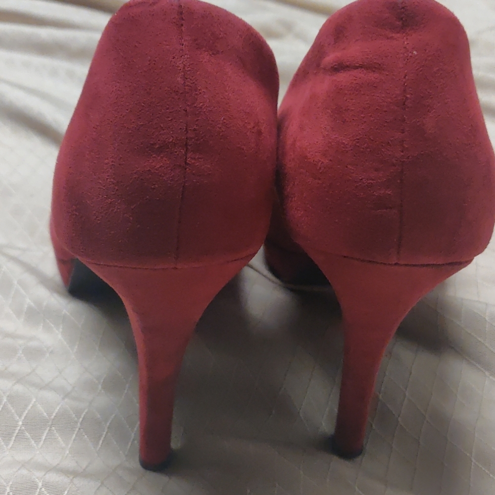 Red heels! - Picture 3 of 3
